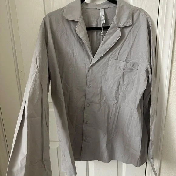 SKIMS Poplin Unisex Sleep Button Up Sleep Top - Picture 3 of 3